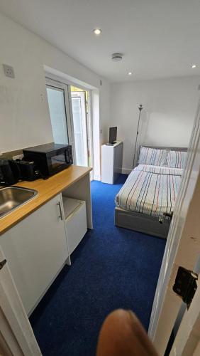 Postel nebo postele na pokoji v ubytování Restful Place