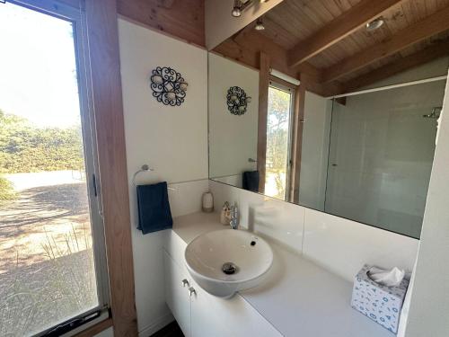 Ένα μπάνιο στο Beach House on Bradley