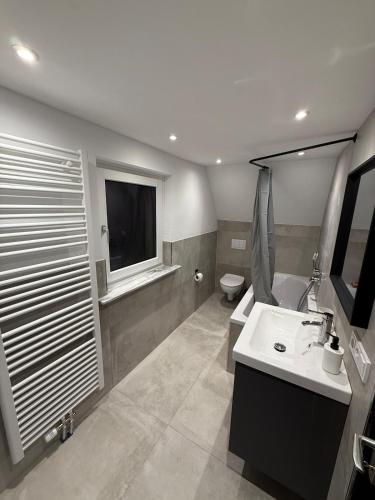 Et badeværelse på moderne & ruhige Wohnung , nähe Messe