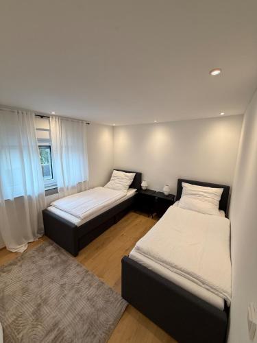En eller flere senge i et værelse på moderne & ruhige Wohnung , nähe Messe