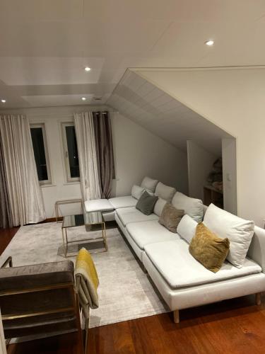 Posezení v ubytování Modern villa near city & nature