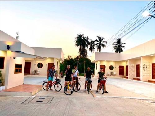Jízda na kole v ubytování บ้านศรีสุธรรม 2 Baansrisuthum 2 nebo okolí