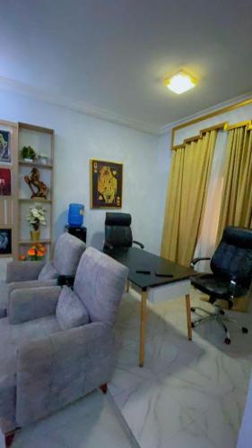 Afbeelding uit fotogalerij van Benny rose apartment in Abuja