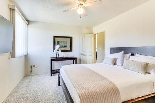 Ένα ή περισσότερα κρεβάτια σε δωμάτιο στο Hike, Sip and Explore Couples Retreat in Fallbrook