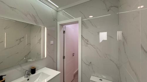 Ένα μπάνιο στο Charming Baixa VII - 1 Room APT