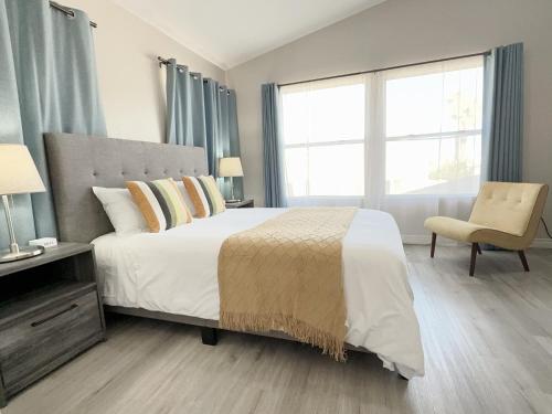 Ένα ή περισσότερα κρεβάτια σε δωμάτιο στο Newly Remodeled Pool Villa 3BD3BA by Summerlin