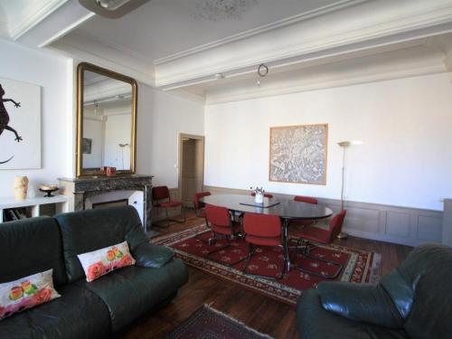 Fotografie z fotogalerie ubytování Appartement Historique au Centre de Toul, Proche Cathédrale, Tous Services Inclus - FR-1-584-74 v destinaci Toul