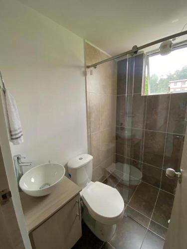 a bathroom with a toilet and a sink and a shower at Apartamento en Manizales in Manizales