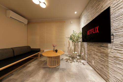 TV a/nebo společenská místnost v ubytování The Crane Sanctuary Sapporo