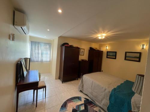 Postel nebo postele na pokoji v ubytování Christiana Apartment Morne Daniel