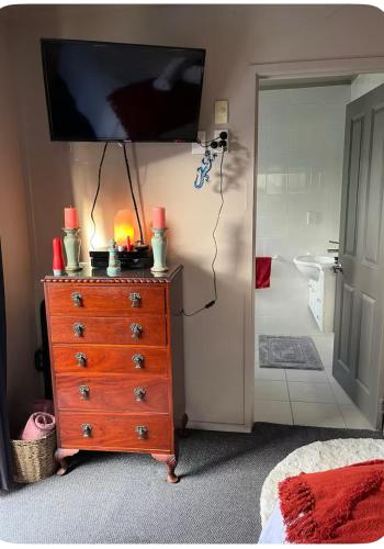 Ένα μπάνιο στο Poolside Room