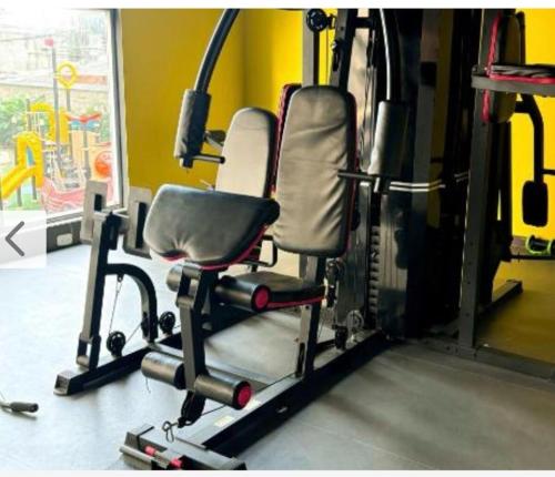 Spordikeskus ja/või sportimisvõimalused majutusasutuses Modern apartment with panoramic views in Boston