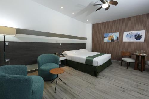 Postel nebo postele na pokoji v ubytování Hotel Cultura Plaza