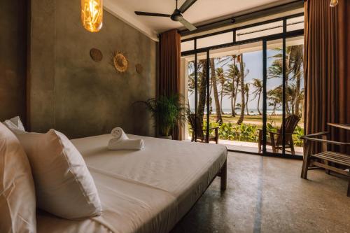 Ένα ή περισσότερα κρεβάτια σε δωμάτιο στο Surfescape Sri Lanka