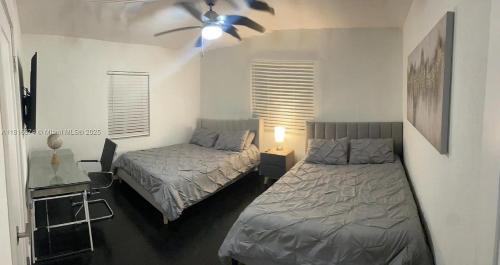 Ένα ή περισσότερα κρεβάτια σε δωμάτιο στο Booking Open Now For Your Holidays