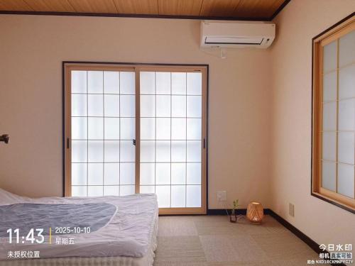 Ένα ή περισσότερα κρεβάτια σε δωμάτιο στο Alia 旅館