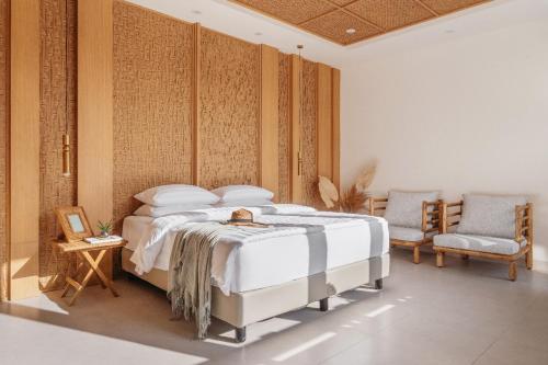 Ένα ή περισσότερα κρεβάτια σε δωμάτιο στο Elegant 3BR Sanctuary near Berawa Beach