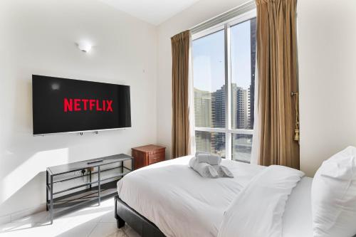 2-Bedroom Haven with Canal View near The Els Club