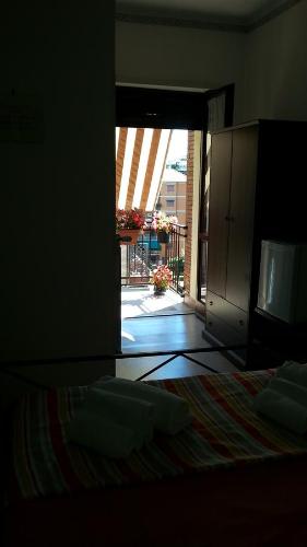 a bedroom with a bed and a door to a patio at B&B La Cubanina in Rome