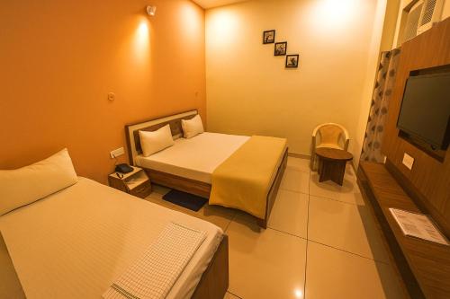 TV a/nebo společenská místnost v ubytování Hotel Golden Aura