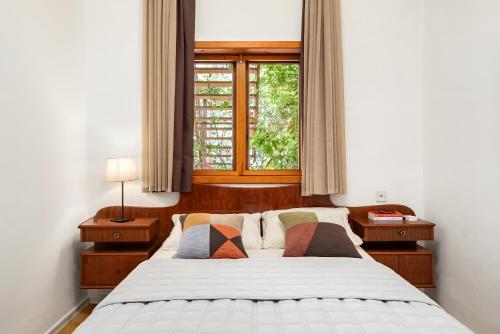 Voodi või voodid majutusasutuse Lush Garden Oasis by Sea N' Rent toas