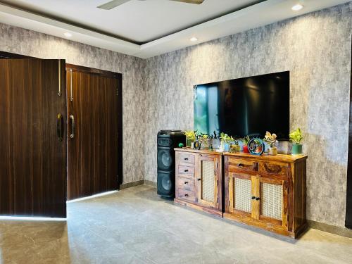 Μια τηλεόραση ή/και κέντρο ψυχαγωγίας στο Disha Farm