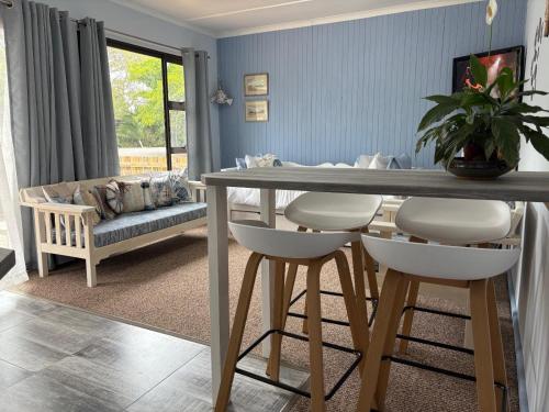 Posezení v ubytování Driftwood Cottage