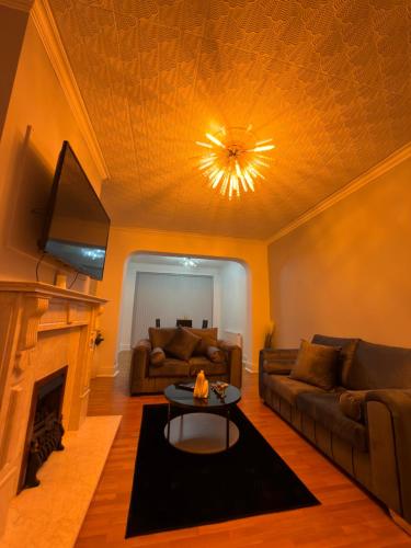 a living room with a couch and a fireplace at Kings Lodge in Manchester