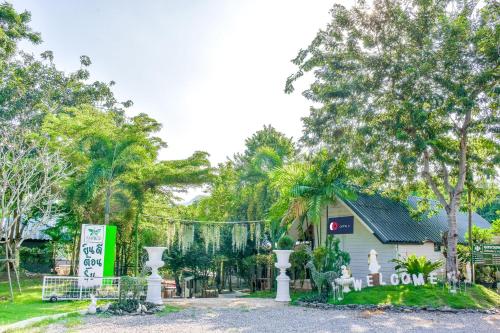 ケーンクラチャンにあるNana River Kaeng Krachanの木の家