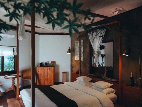 Postel nebo postele na pokoji v ubytování La Terra Resort