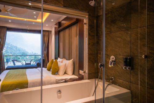 a bathroom with a tub and a bed and a shower at Alt Life Luxe - Uppper Bhagsu Mcleodganj in McLeod Ganj
