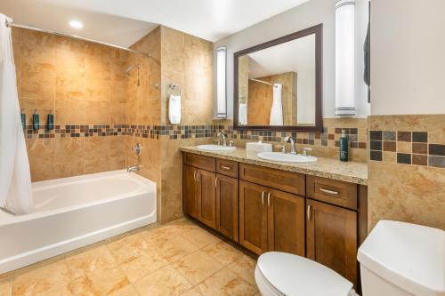 a bathroom with two sinks and a tub and a toilet at Hilton Vacation Club Lake Tahoe Resort South in South Lake Tahoe