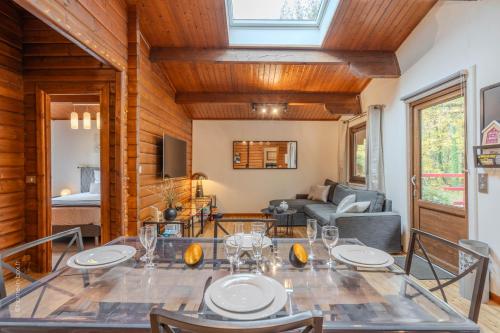 a dining room with a table and chairs at Le chalet forestier de Guerlande - Disney 20min in Pézarches