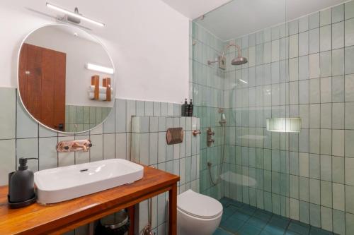 O baie la Over The World