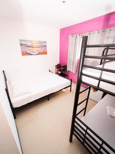 a bedroom with a bunk bed and a ladder at כפר הצוללים in Eilat