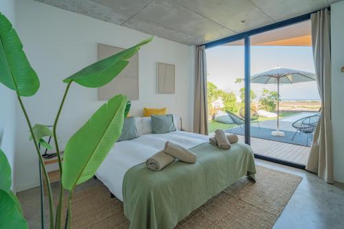 Postel nebo postele na pokoji v ubytování Salty Villa by Aura Collection