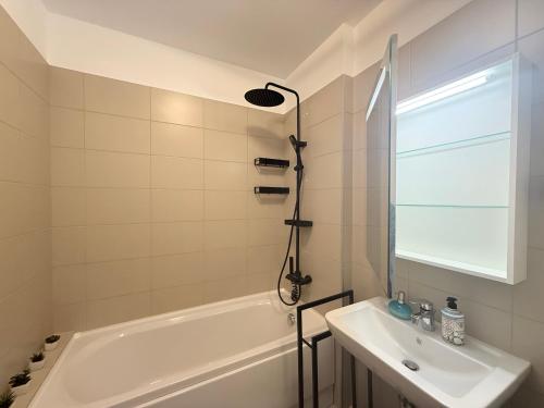 Koupelna v ubytování Home away from home - Cozy and Spacious Studio with Balcony