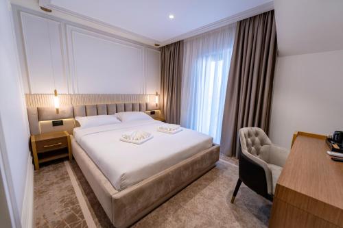 Ένα ή περισσότερα κρεβάτια σε δωμάτιο στο Royal Rooms by J'adore