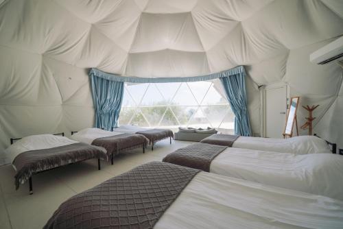 Postel nebo postele na pokoji v ubytování glampark resort Akuna beach