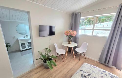 Ένα ή περισσότερα κρεβάτια σε δωμάτιο στο SleepINN at Dumont