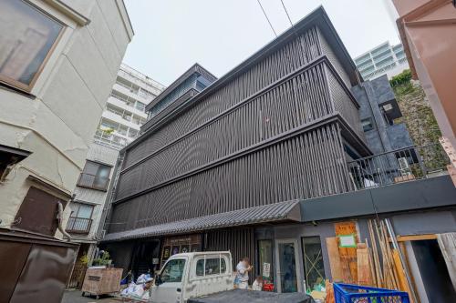 Tòa nhà nơi khách sạn tọa lạc