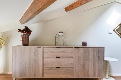 Cosy HouseTypical Space in Porto by Su e Luís