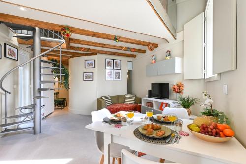 Cosy HouseTypical Space in Porto by Su e Luís