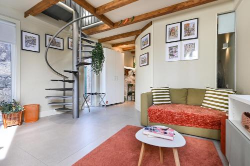 Cosy HouseTypical Space in Porto by Su e Luís