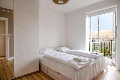 Postel nebo postele na pokoji v ubytování Cozy 2-Bedroom apt