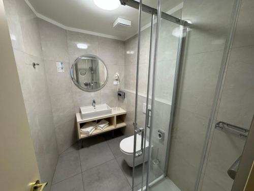 Ένα μπάνιο στο The Golden Wheel Hotel