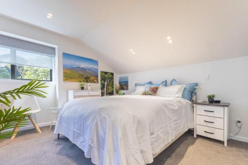 Ένα ή περισσότερα κρεβάτια σε δωμάτιο στο Regal on Rosetta, Raumati South