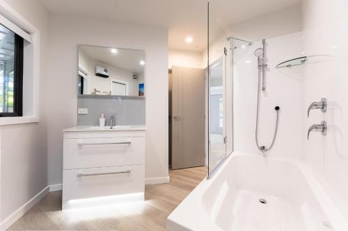 Ένα μπάνιο στο Regal on Rosetta, Raumati South