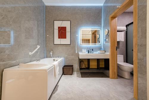 Koupelna v ubytování Huazhu Luxury Peach Blossom Ridge Homestay