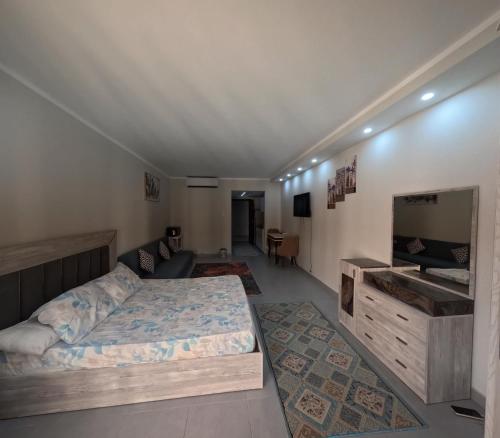 Seaview Hotel Apartment steps from downtown, Free WIFI